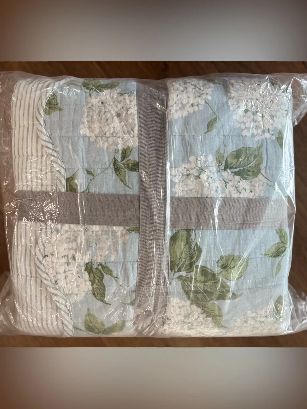 🎉LAST PIECE🎉SHABBY CHIC Cotton Reversible Hydrangea Striped Quilt